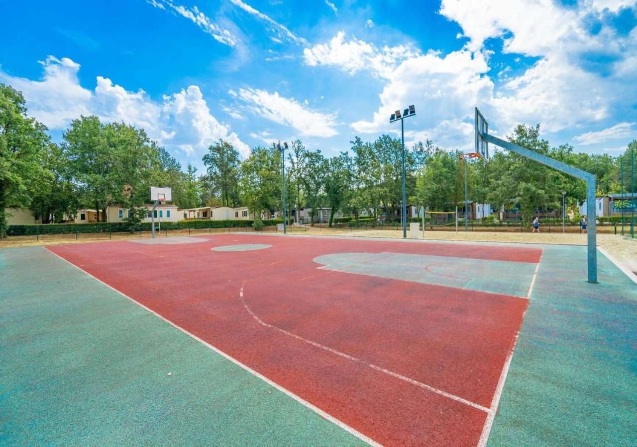Camping Bijela Uvala - Eurocamp I Homair Пореч Экстерьер фото