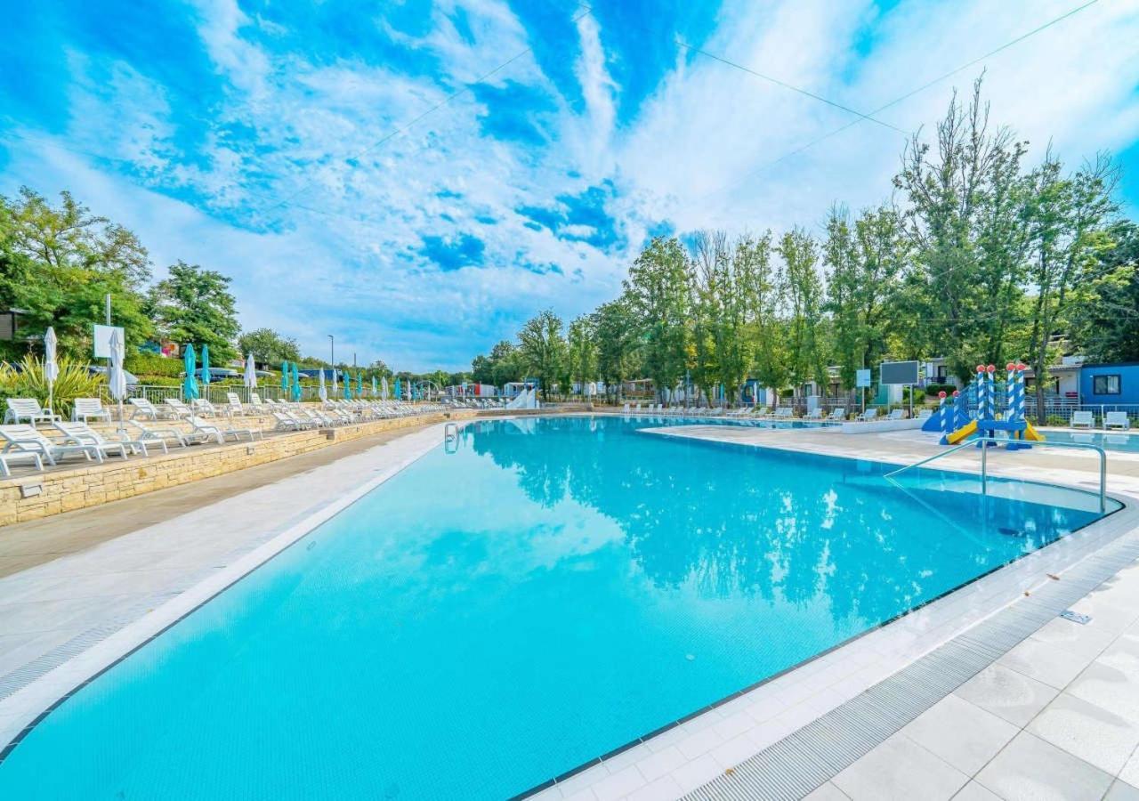 Camping Bijela Uvala - Eurocamp I Homair Пореч Экстерьер фото
